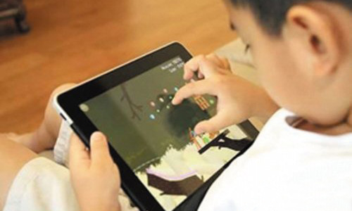 小孩暑假愛玩手機、iPad