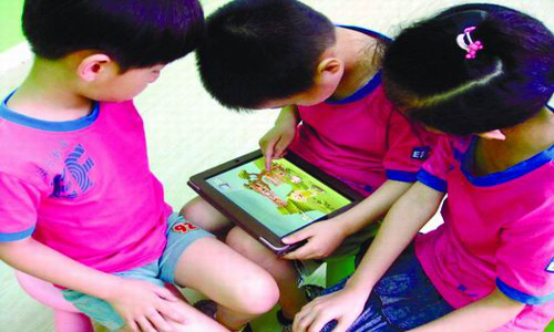 智能手機、ipad成兒童視力殺手 建議貼上防藍光膜